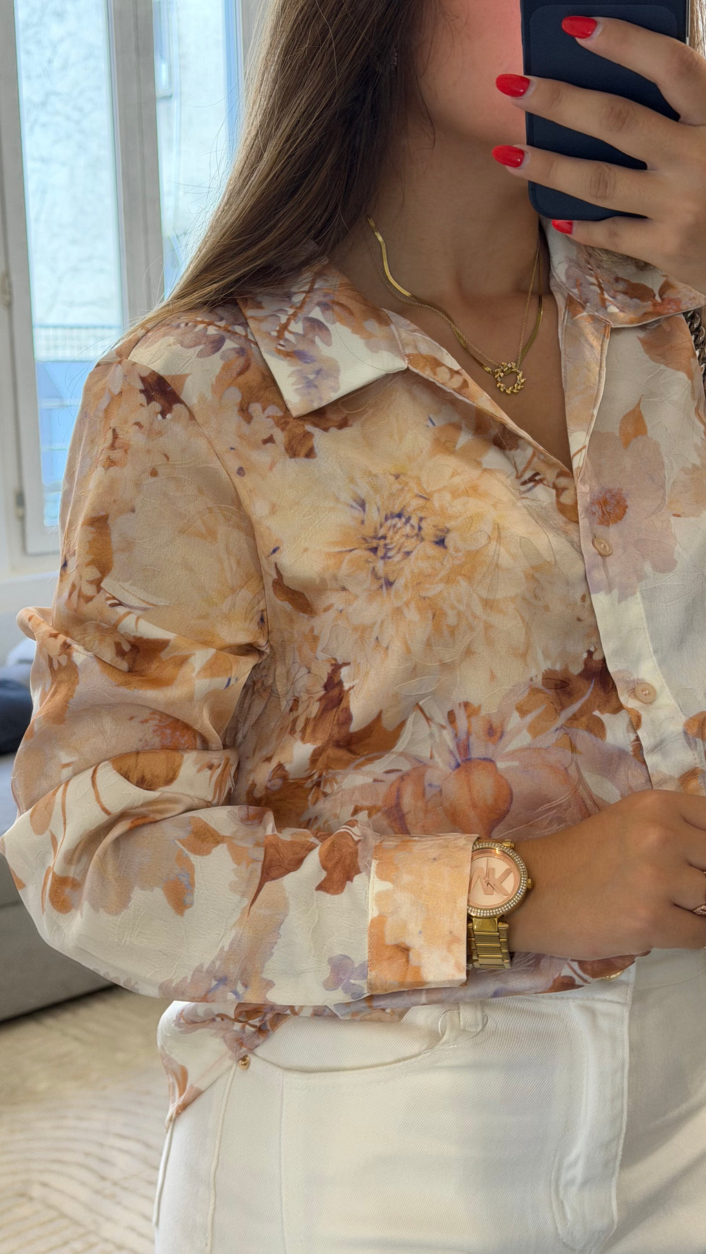 Détail de l'imprimé floral de la Chemise Soraya beige.