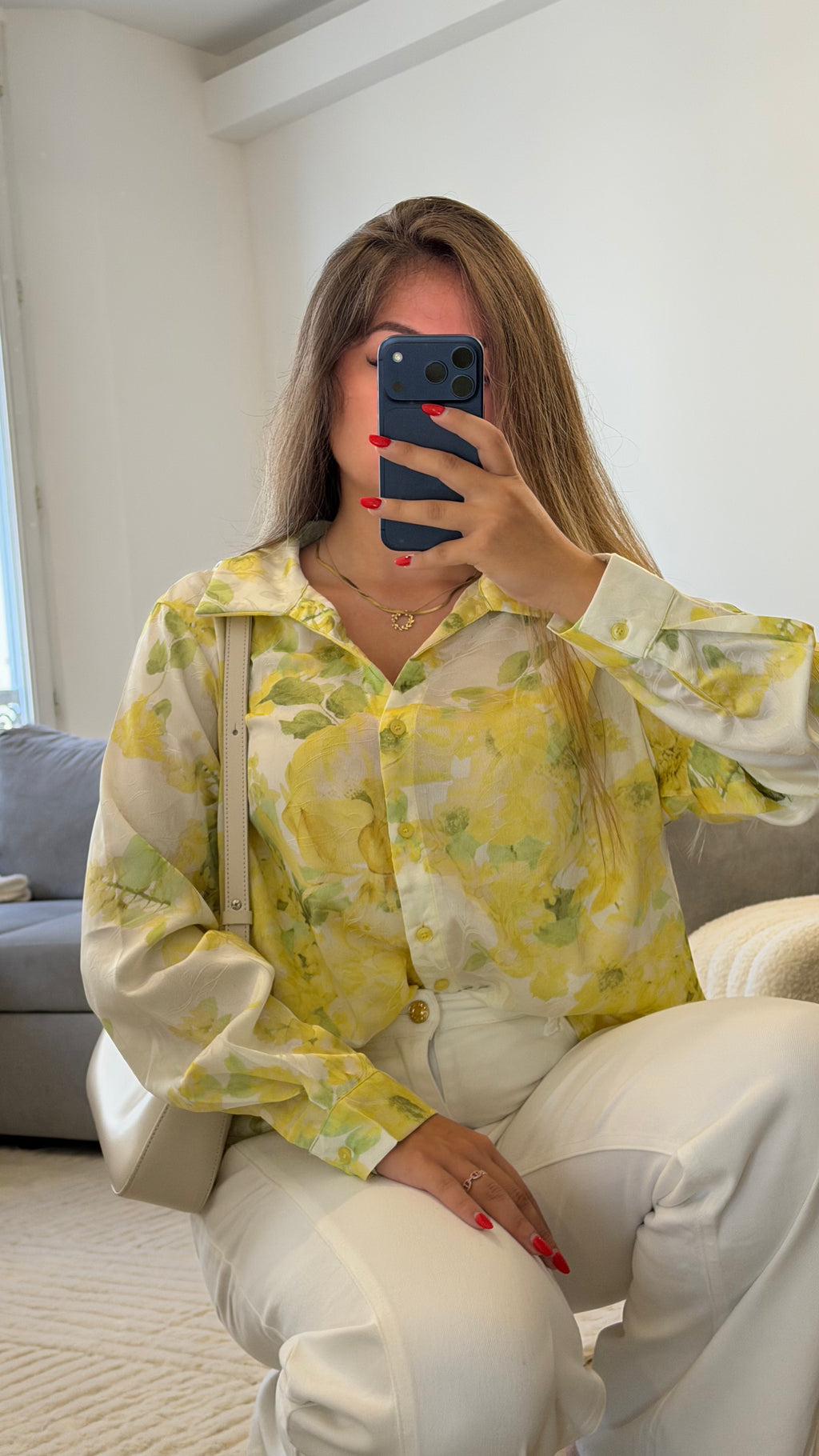 Chemise Soraya fleurie en polyester pour femme.