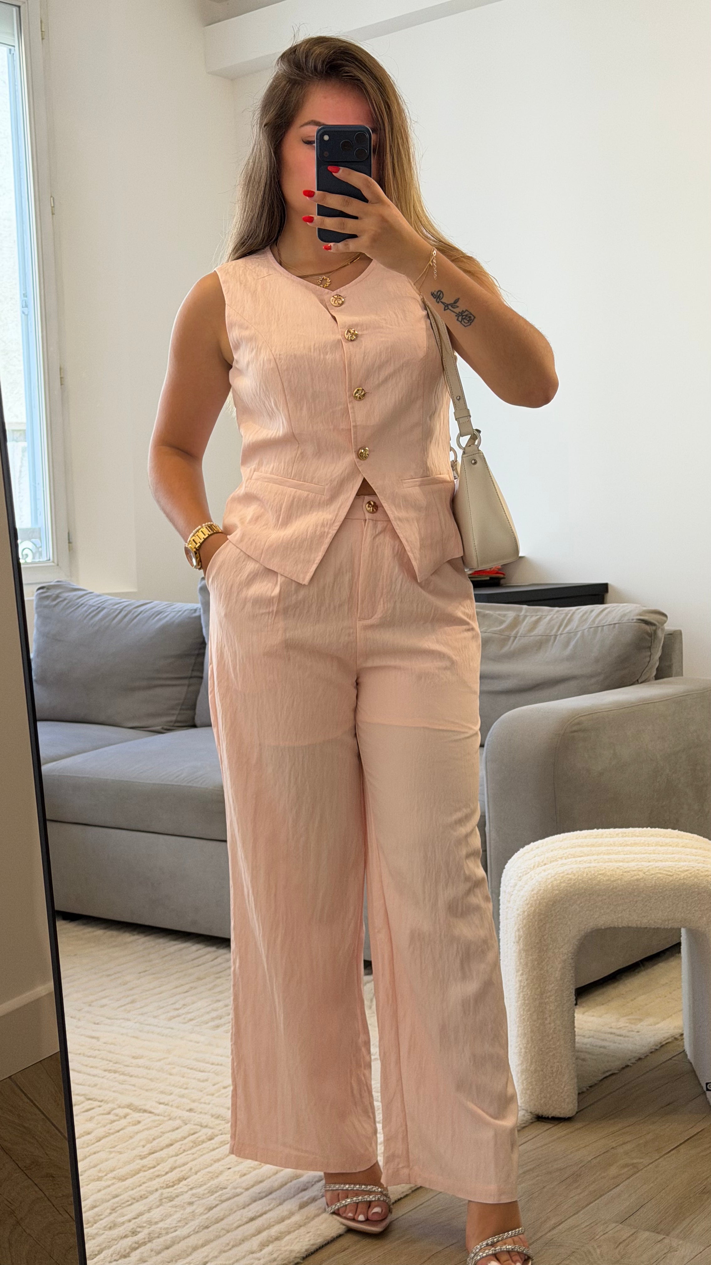 Ensemble Elise avec pantalon fluide et gilet sans manches en coton pour femme.