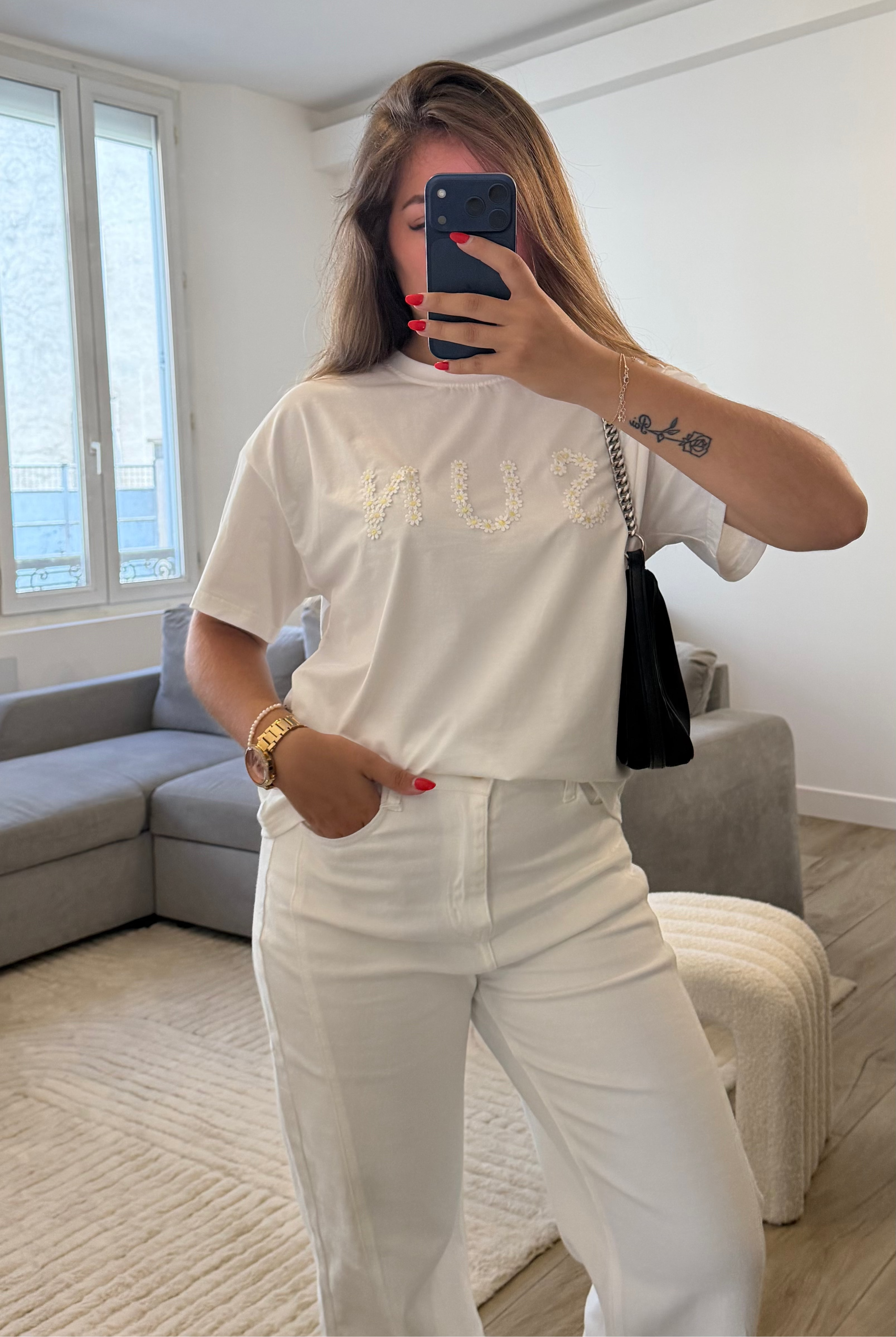 T-shirt Alba blanc en coton avec inscription « SUN » en fleurs brodées.