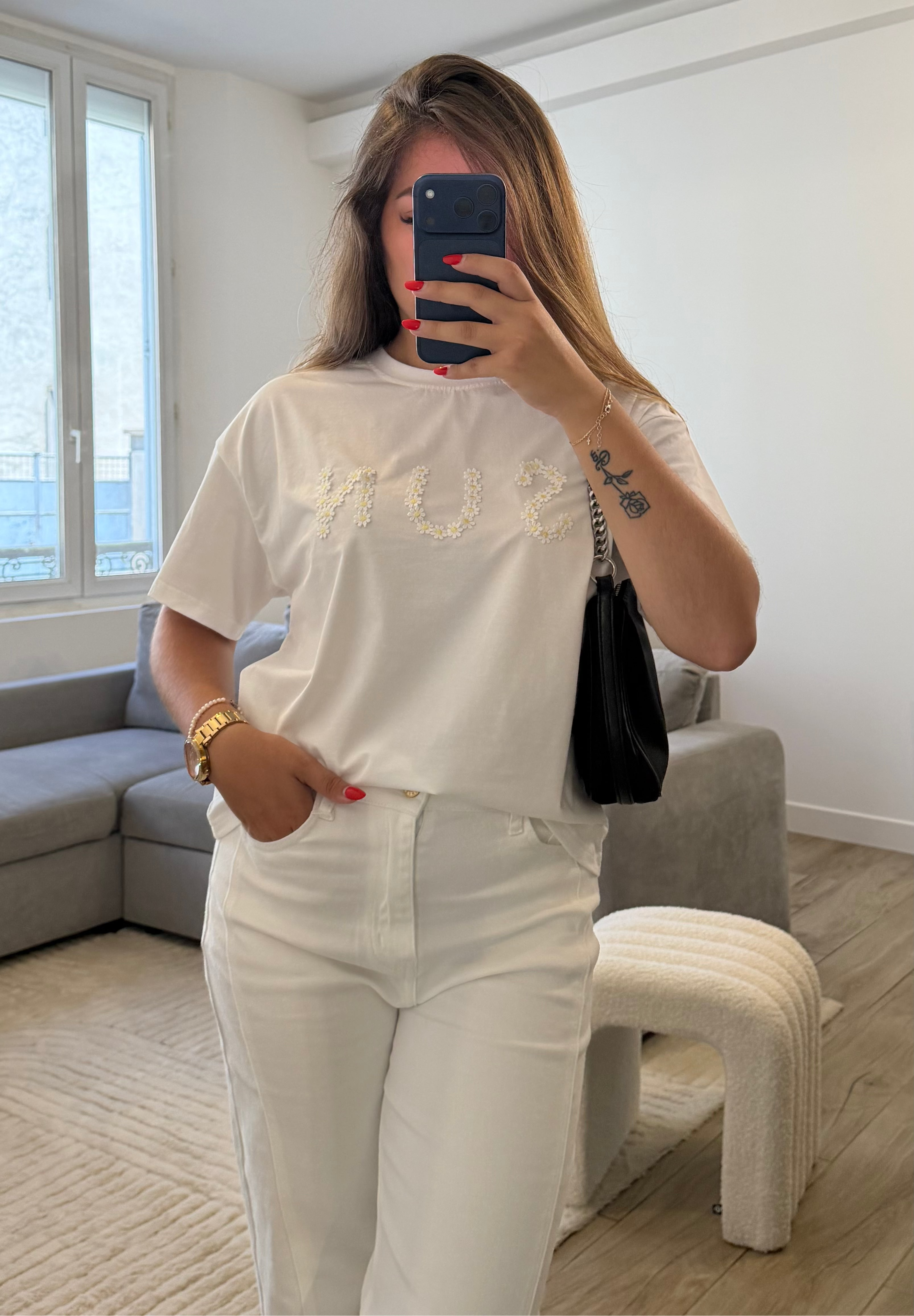 T-shirt Alba blanc en coton avec inscription « SUN » en fleurs brodées.