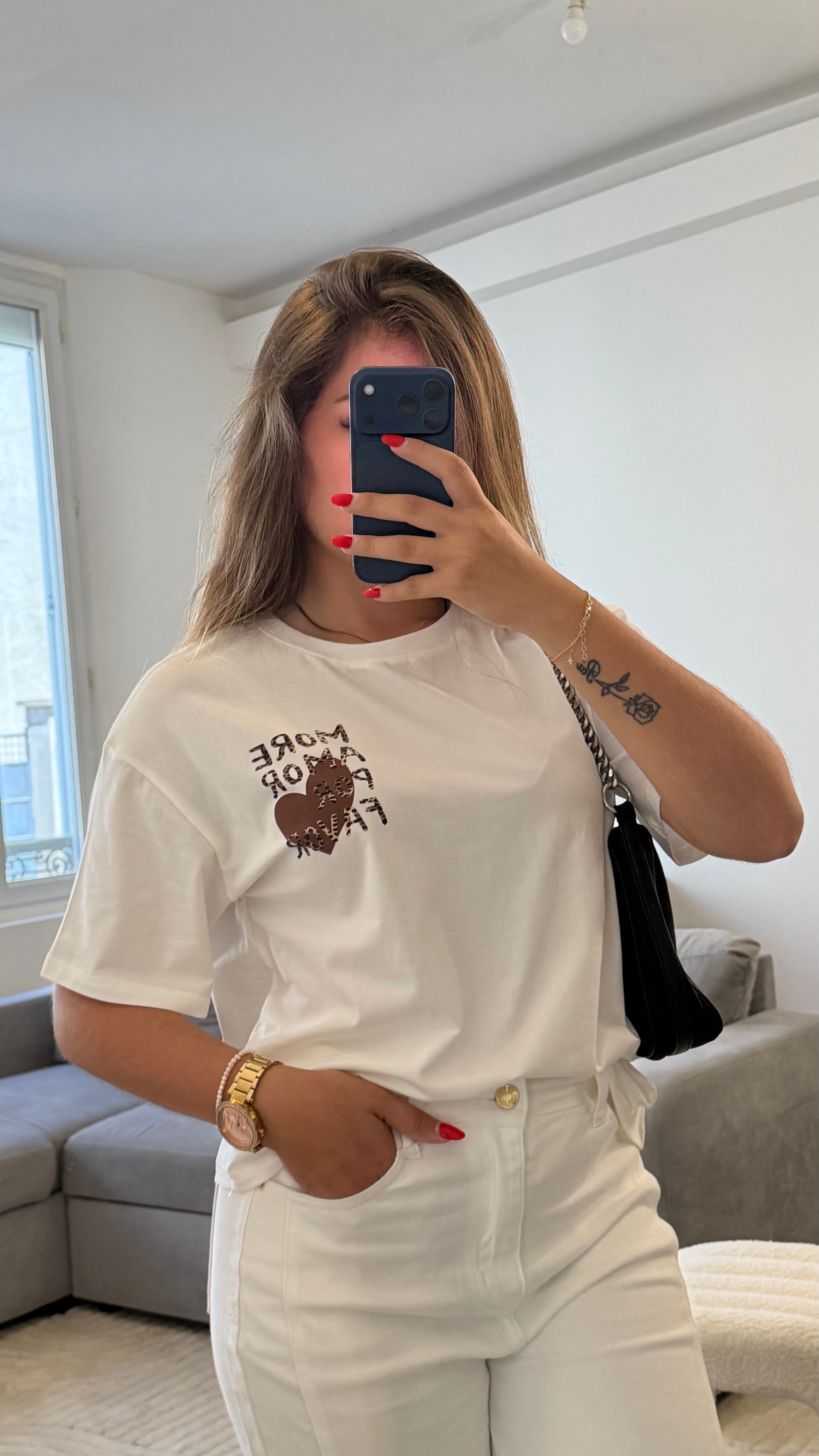 T-shirt Amor blanc en coton avec inscription « More Amor Por Favor » et détails léopard.