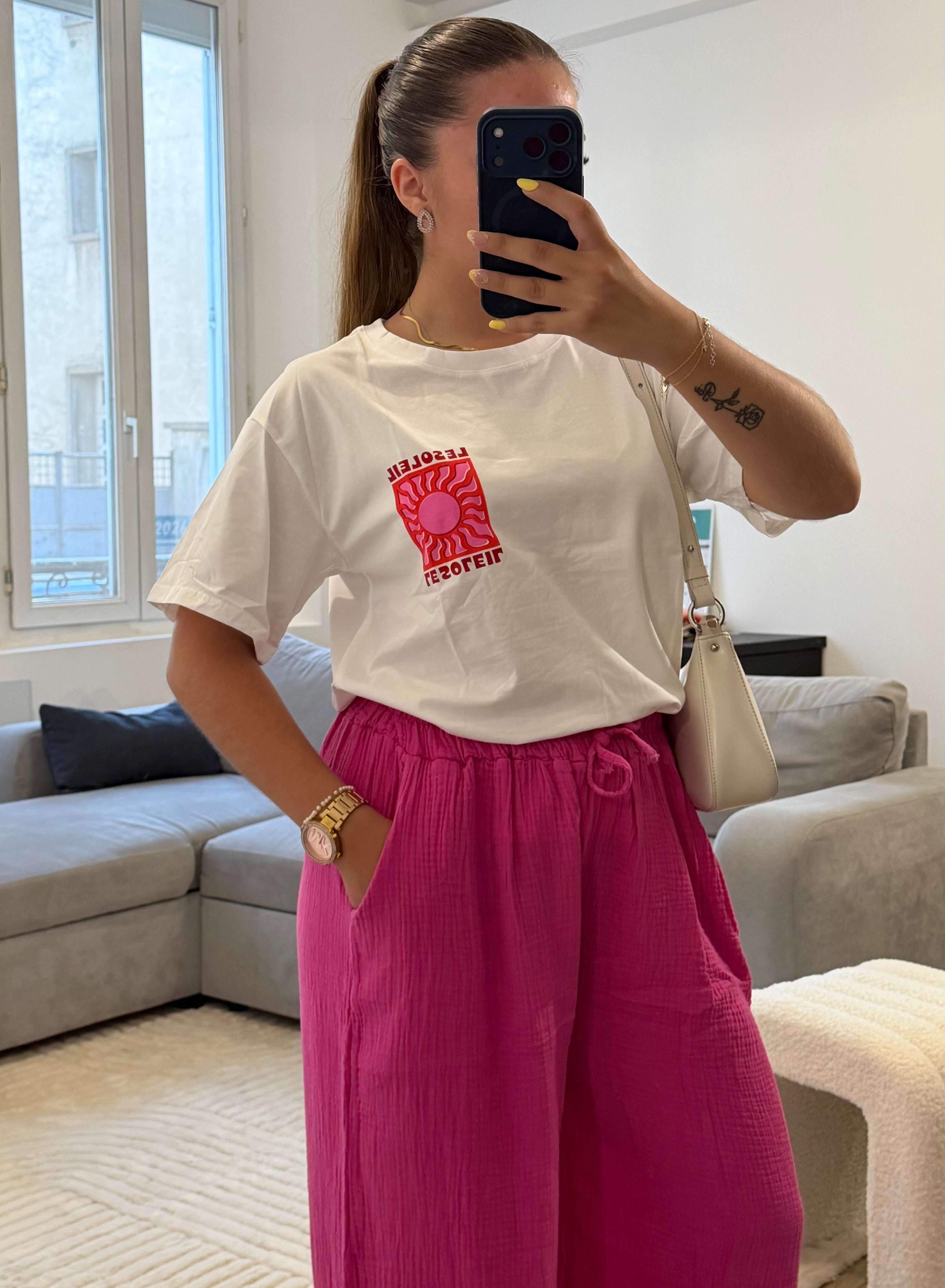 T-shirt Luna blanc à manches courtes avec motif soleil rose et rouge, coupe oversize en coton, style décontracté.